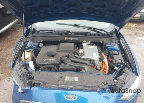 2018 Ford Fusion Hybrid S z USA, uszkodzony, nr VIN 3FA6P0UU5JR279150